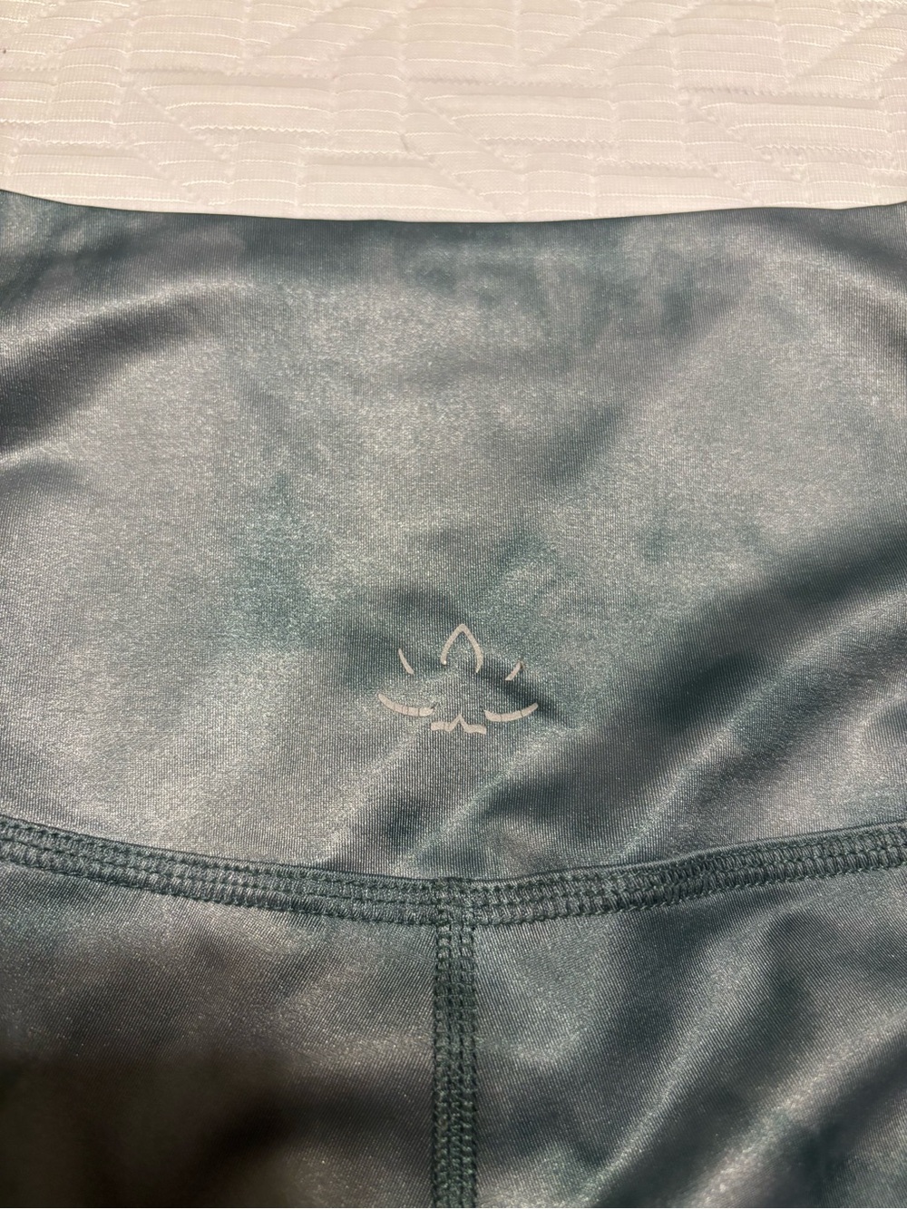 Beyond yoga, Olympus high-rise Two-Piece Activewear Set in Slate green Tie-Dye - Picture 5 of 7